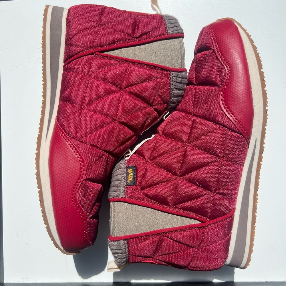 Teva ReEmber Quilted Slip-On Boots – Size 9 – Red – Like New